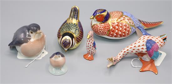 Two Royal Crown Derby birds paperweights, two Herend geese and two Copenhagen robins